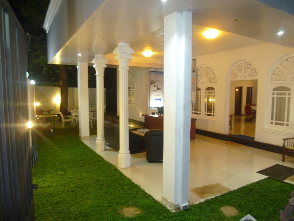 Crystal V Tourist Resort Anuradhapura Esterno foto
